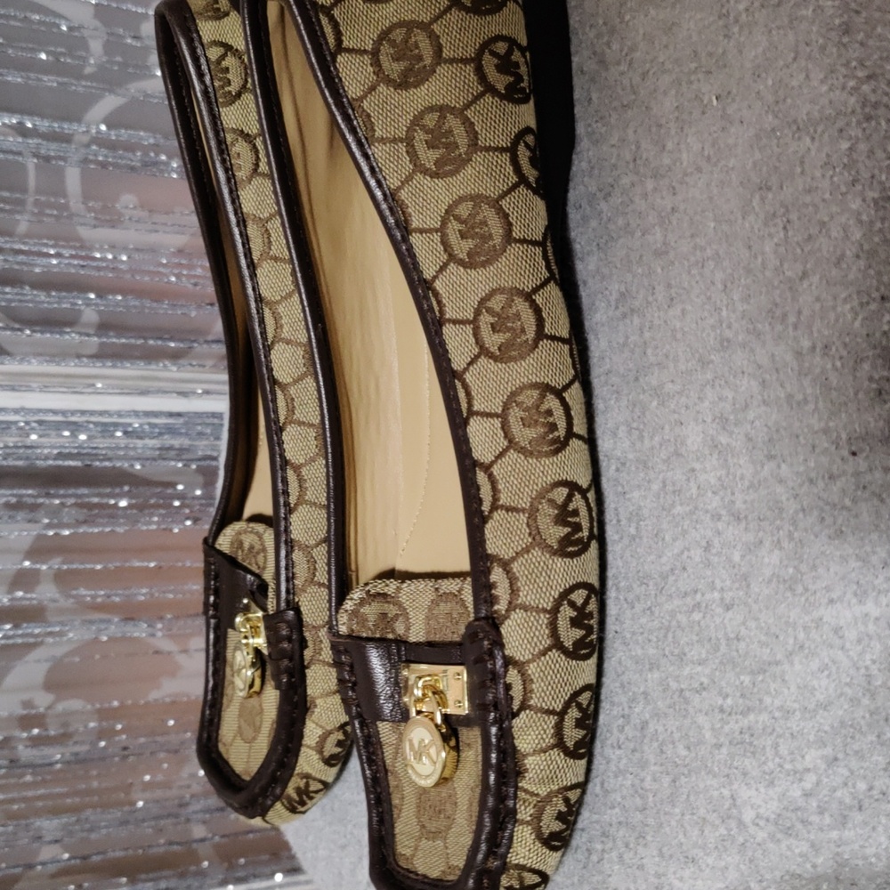 Michael Kors size 71/2 brown and beige slip on flats true to size - Picture 2 of 5